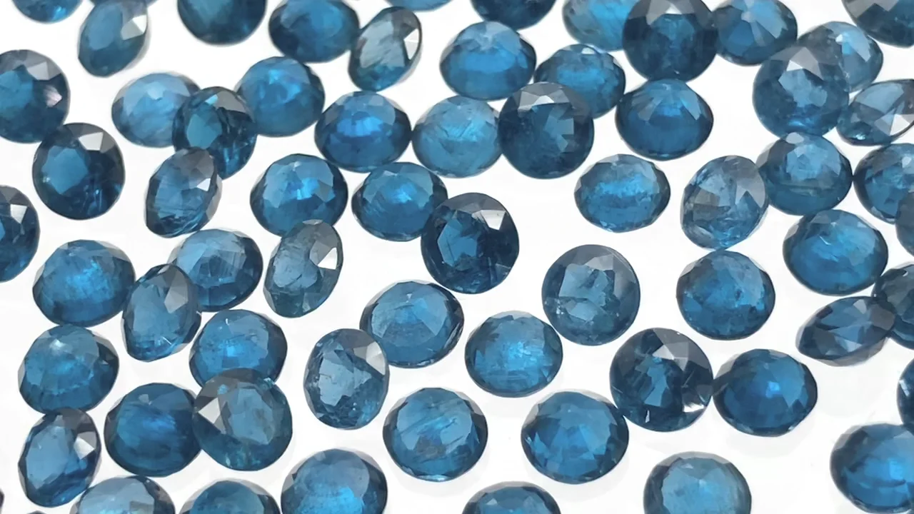 インディゴブルーカイヤナイト ルース ラウンドファセットカット4×4mm