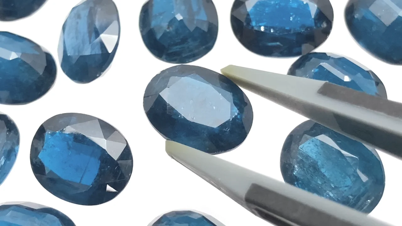 インディゴブルーカイヤナイト ルース オーバルファセットカット10×8mm