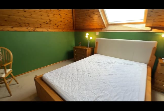 King size bed in room with EnSuite Main Photo