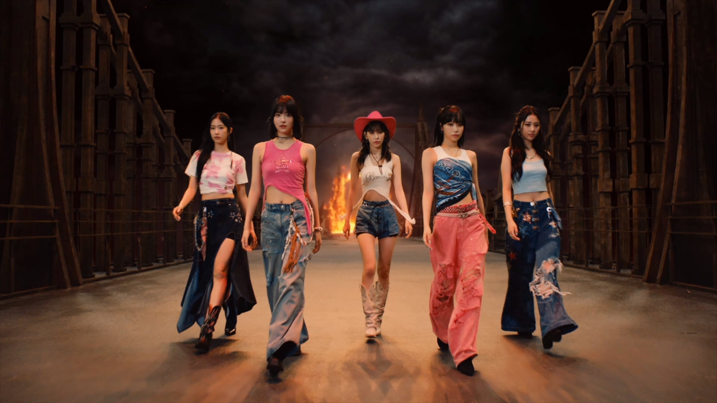 LE SSERAFIM (르세라핌) 'UNFORGIVEN (feat. Nile Rodgers, Ado) -Japanese ver ...