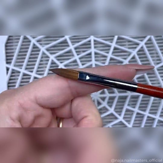 Vidéo: Brosse en bois KOLINSKY brosse acrylique acril n. 8
