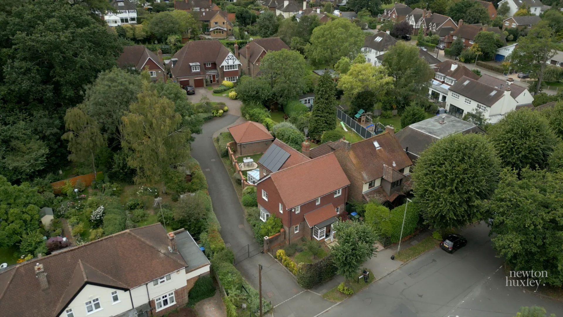 1 Aston House, Cornwall Avenue, Claygate on Vimeo
