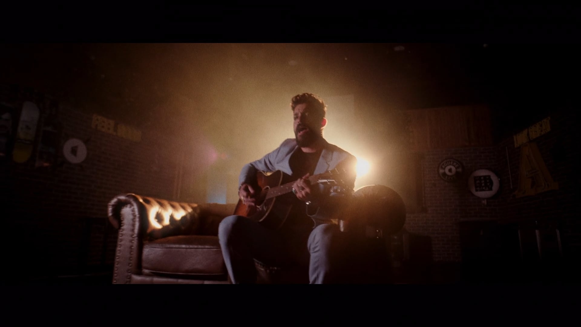 Un trago por delante - Videoclip