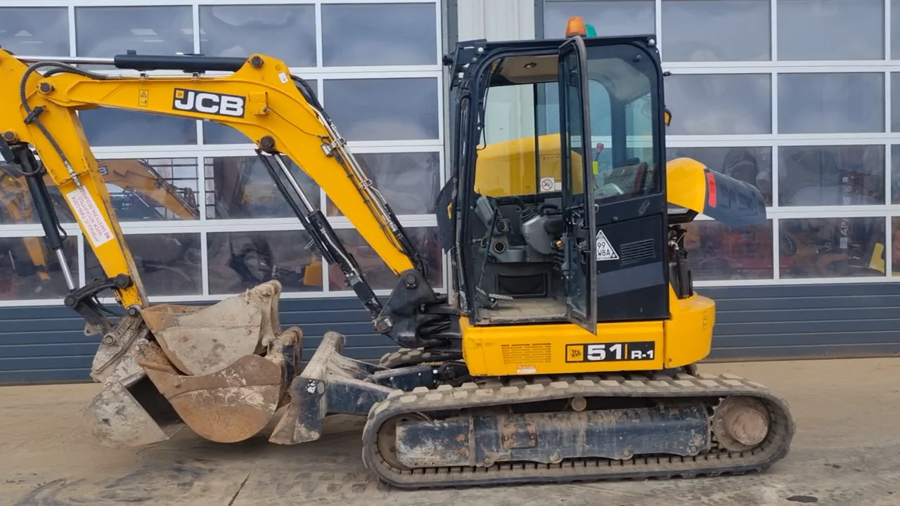 JCB 51R-1 - Leeds September 23 on Vimeo