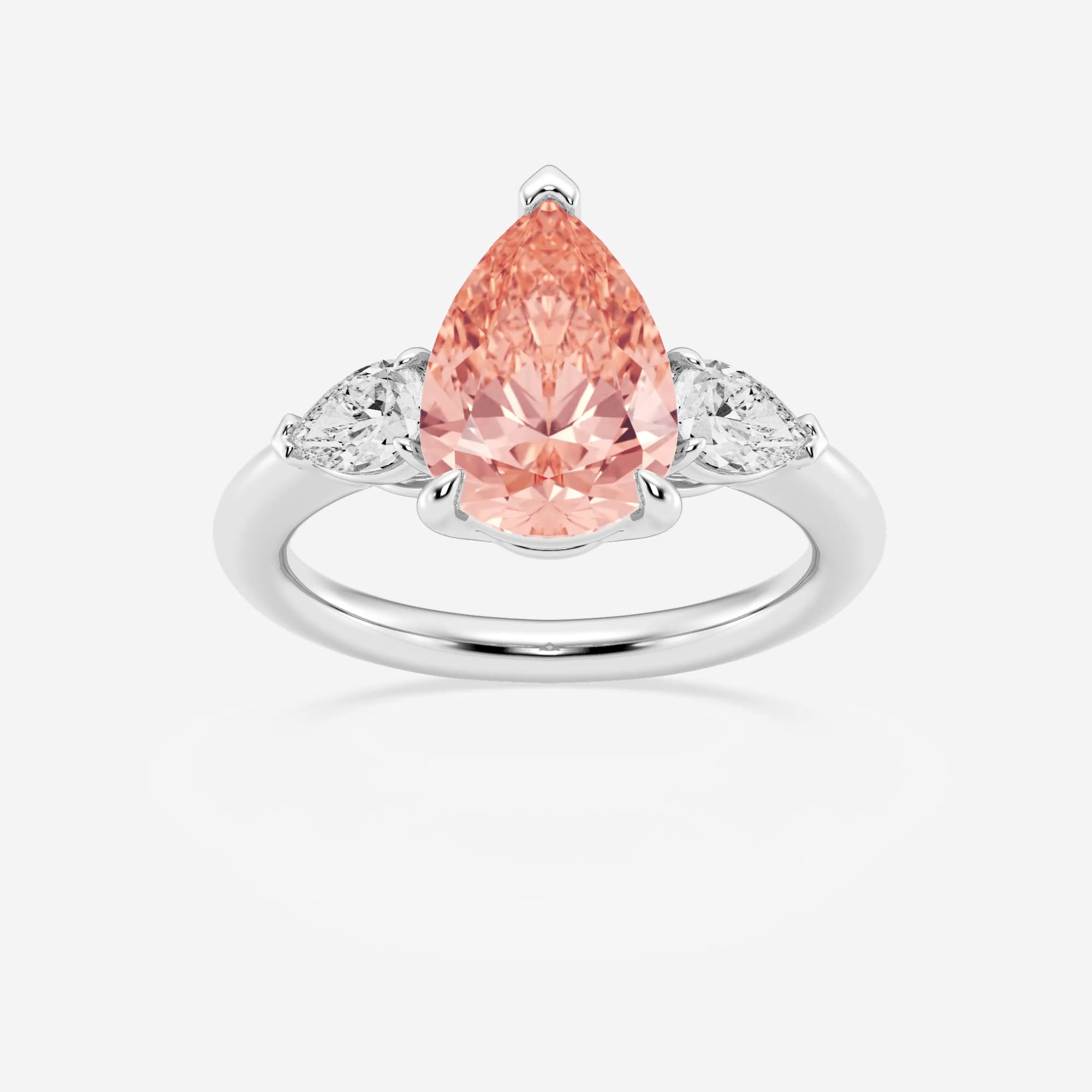 video del prodotto per l'anello di fidanzamento con tre pietre di diamanti coltivati ​​in laboratorio con pera rosa fantasia da 2 1/2 ctw