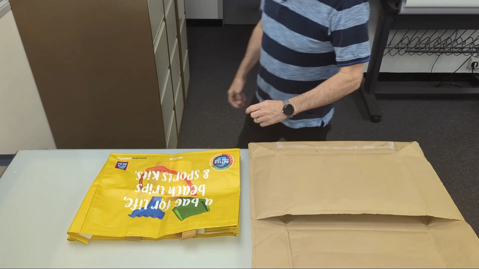 Aldi bag 4 life with full size boxy bag on Vimeo