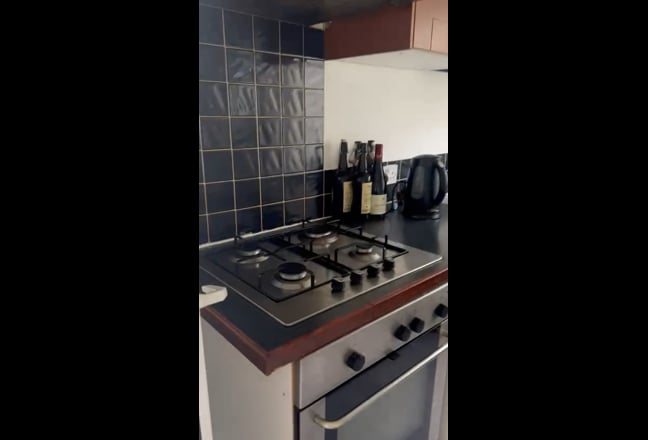 Large studio - separate sleeping room Main Photo