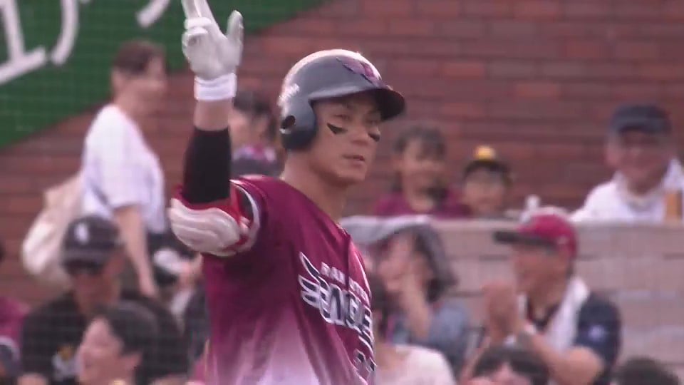 【2回裏】レフト前へポテンヒット!! イーグルス・岡島豪郎が先制打を放つ!!  2023年8月27日 東北楽天ゴールデンイーグルス 対 福岡ソフトバンクホークス