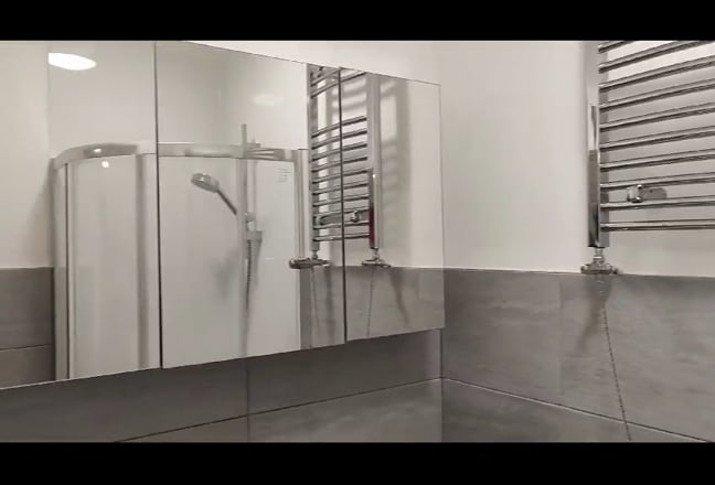 Private Studio with en-suite shower & kitchenette Main Photo