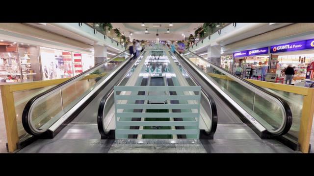 Spot Shopping Center 