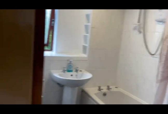 Spacious two bedroom modern flat in West End  Main Photo