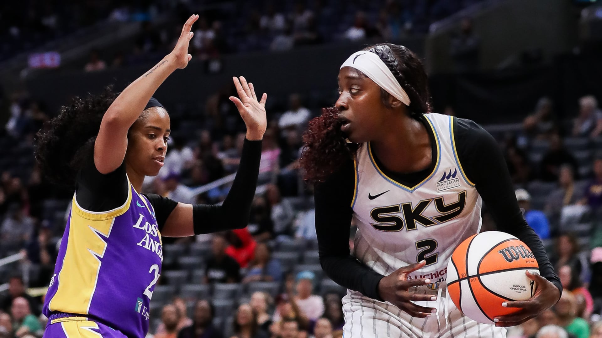 Highlights: Sky keep playoff push alive with win over Sparks