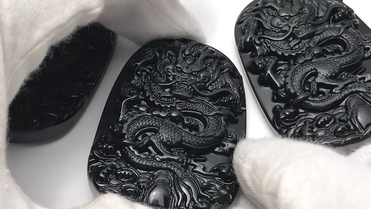 龍(ドラゴン・青龍)の彫刻入り!ブラックオブシディアン(産地 龍(ドラゴン・青龍)の彫刻入り!ブラックオブシディアン(産地