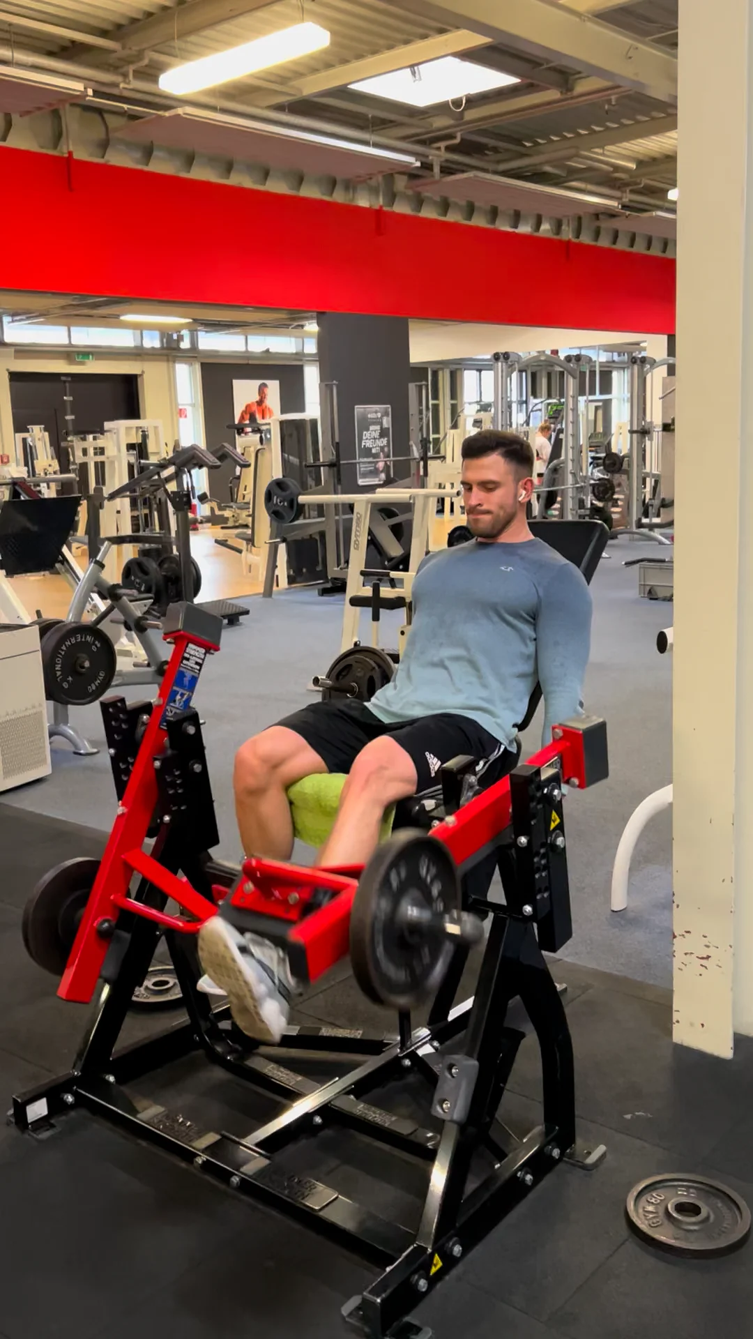 Explanation_ Leg Extension Machine Both Legs (One Leg Finisher) on Vimeo