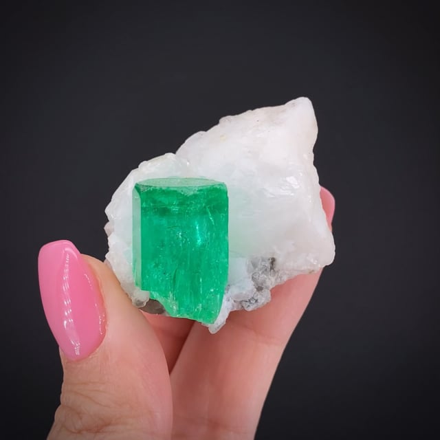 Beryl var. Emerald in Calcite