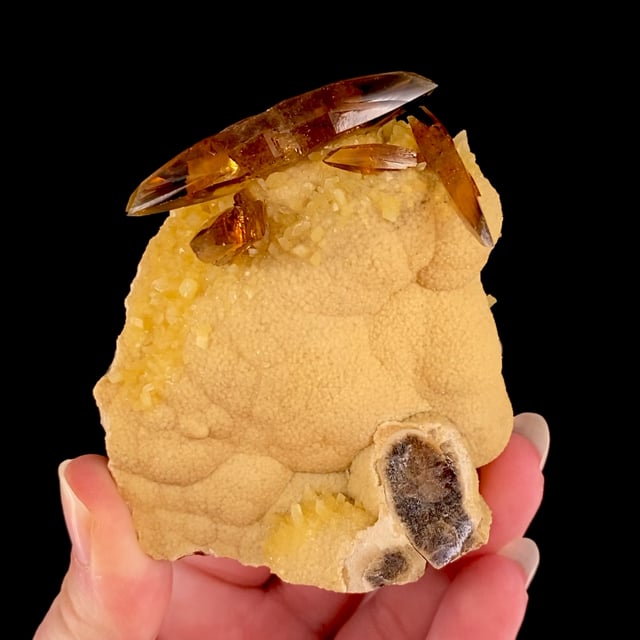 Baryte (doubly-terminated) on Calcite