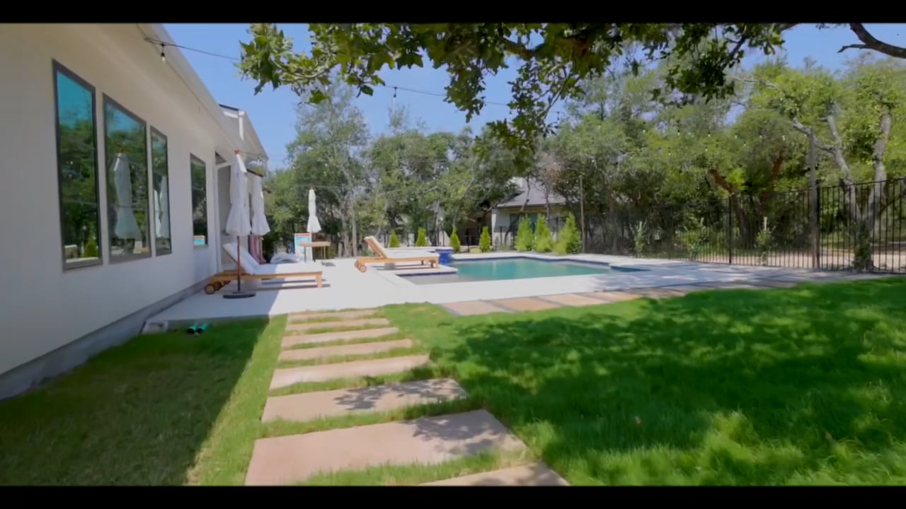 https://i.vimeocdn.com/video/1719396680-eab951b9ab73ebbfe05d684f10f8f4adca9cbc0f216e42fee7c698cf4bb13347-d