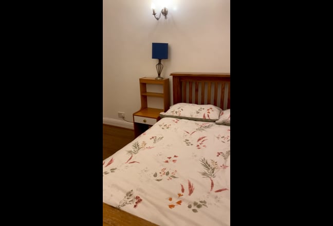 Furnished Double beroom to let in Colindale Main Photo