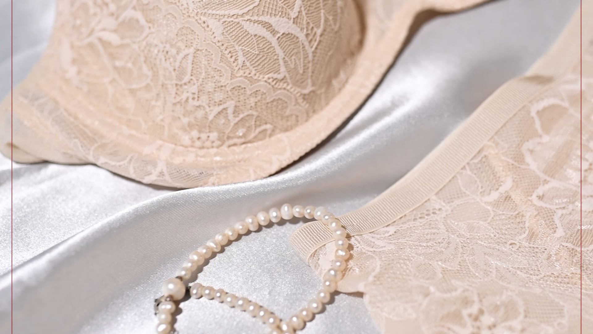 Triumph White Saten Reel