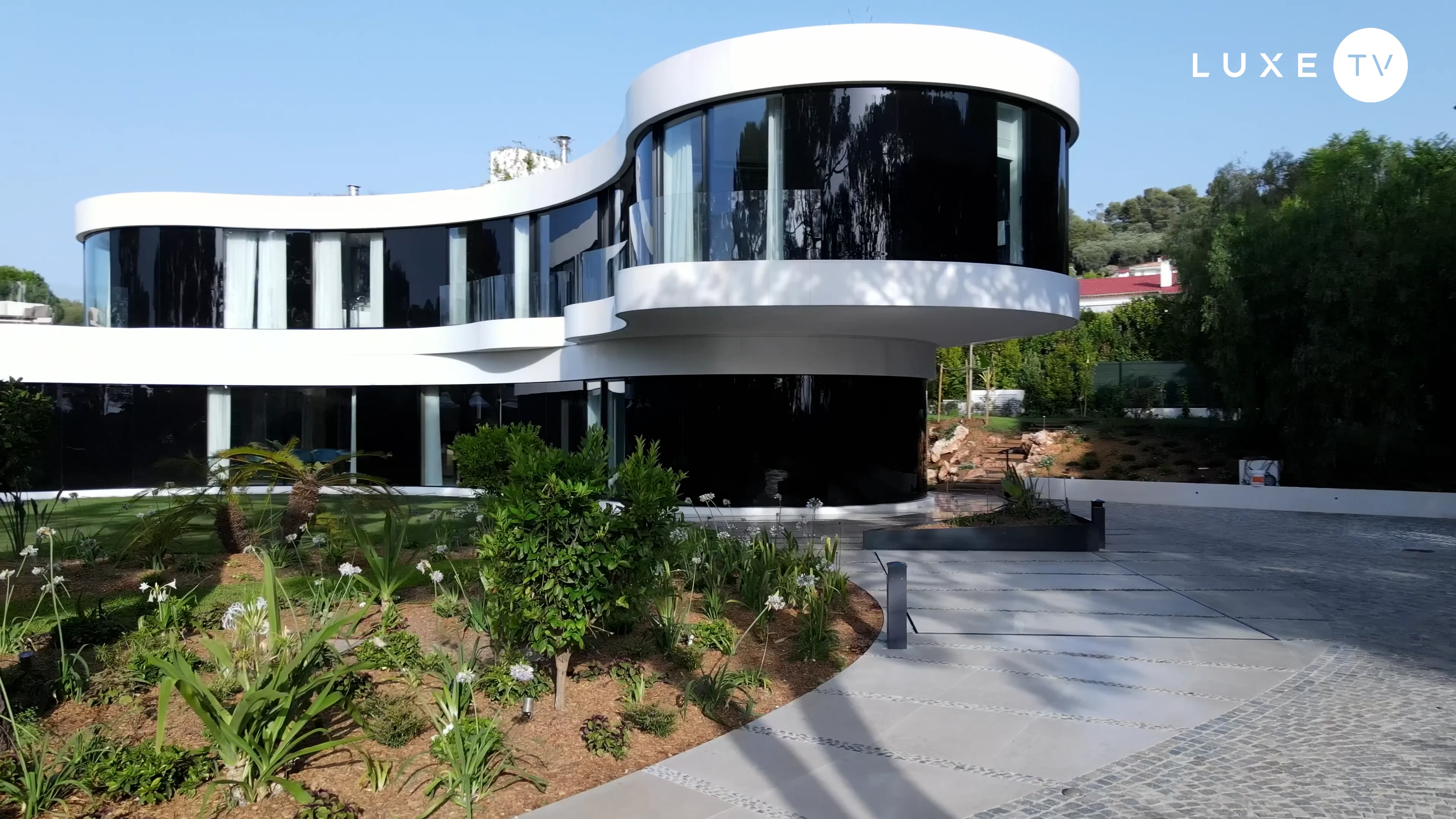 Welcome on LUXE.TV - 1st media dedicated to the world of luxury