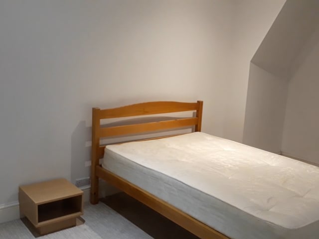 ==Cozy Spacious  Bedrooms near Tooting Station== Main Photo
