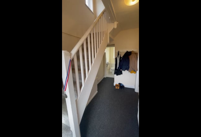 Sunny double room in central Cowley  Main Photo