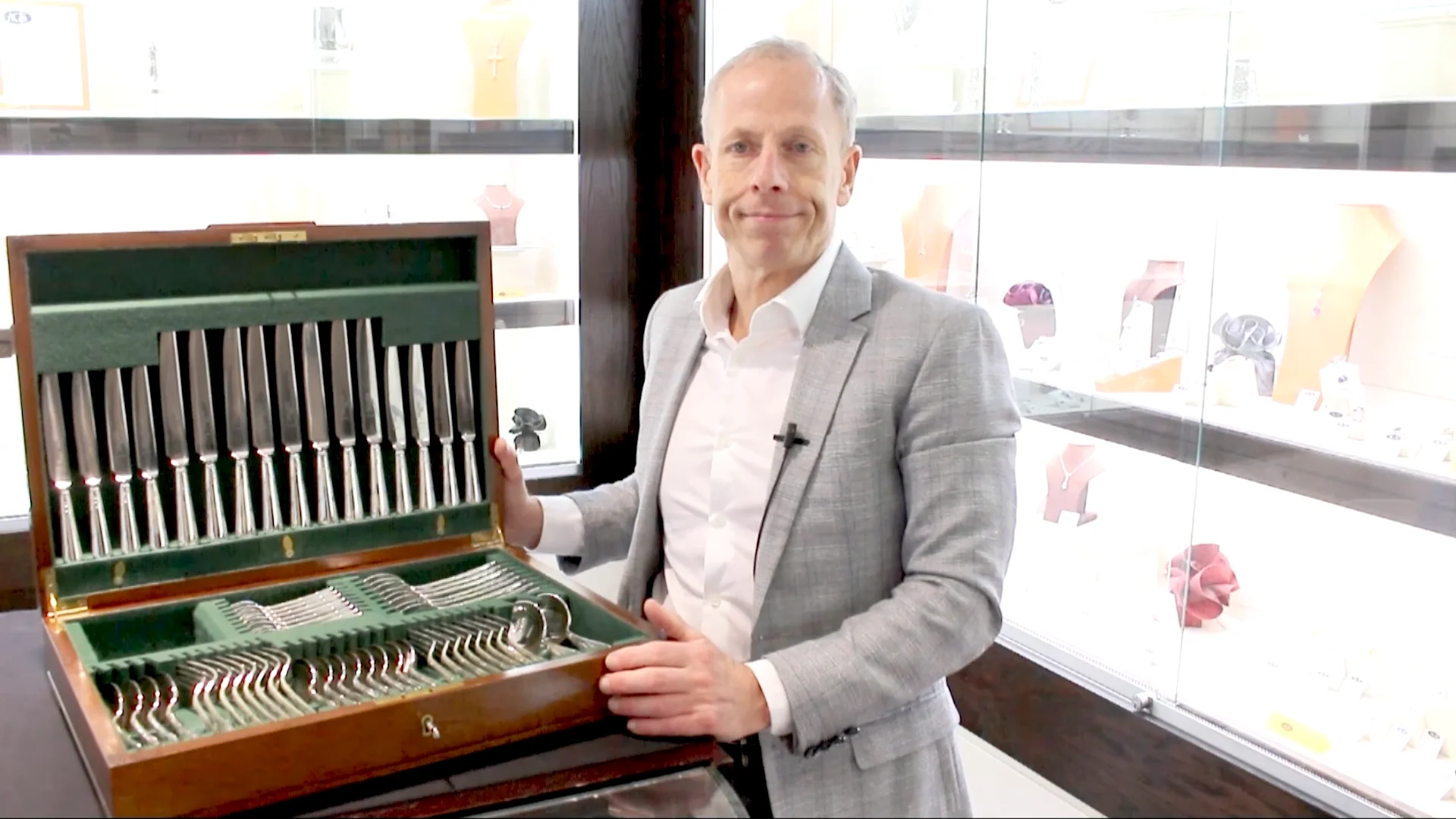 【Roberts & Belk】 クイーンズパターン コンソメスプーン 8本 Roberts & Belk】 クイーンズパターン コンソメスプーン 8本