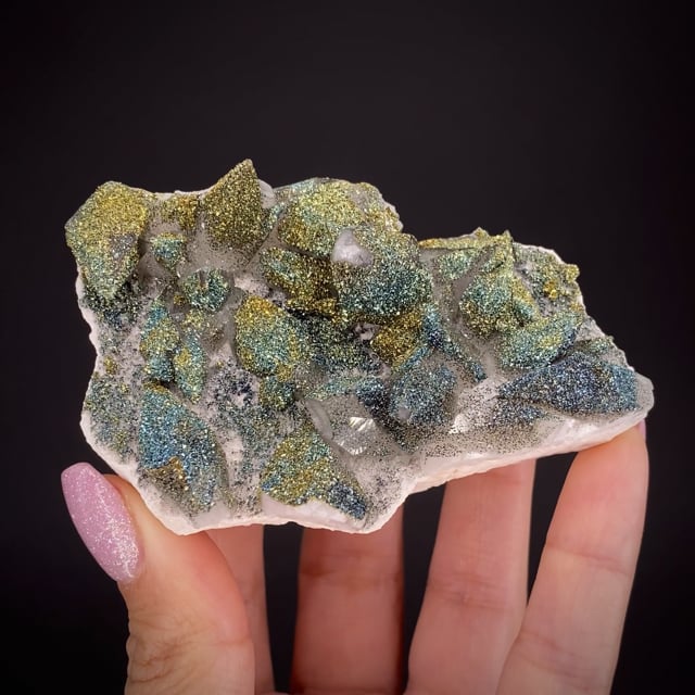 Chalcopyrite on Calcite