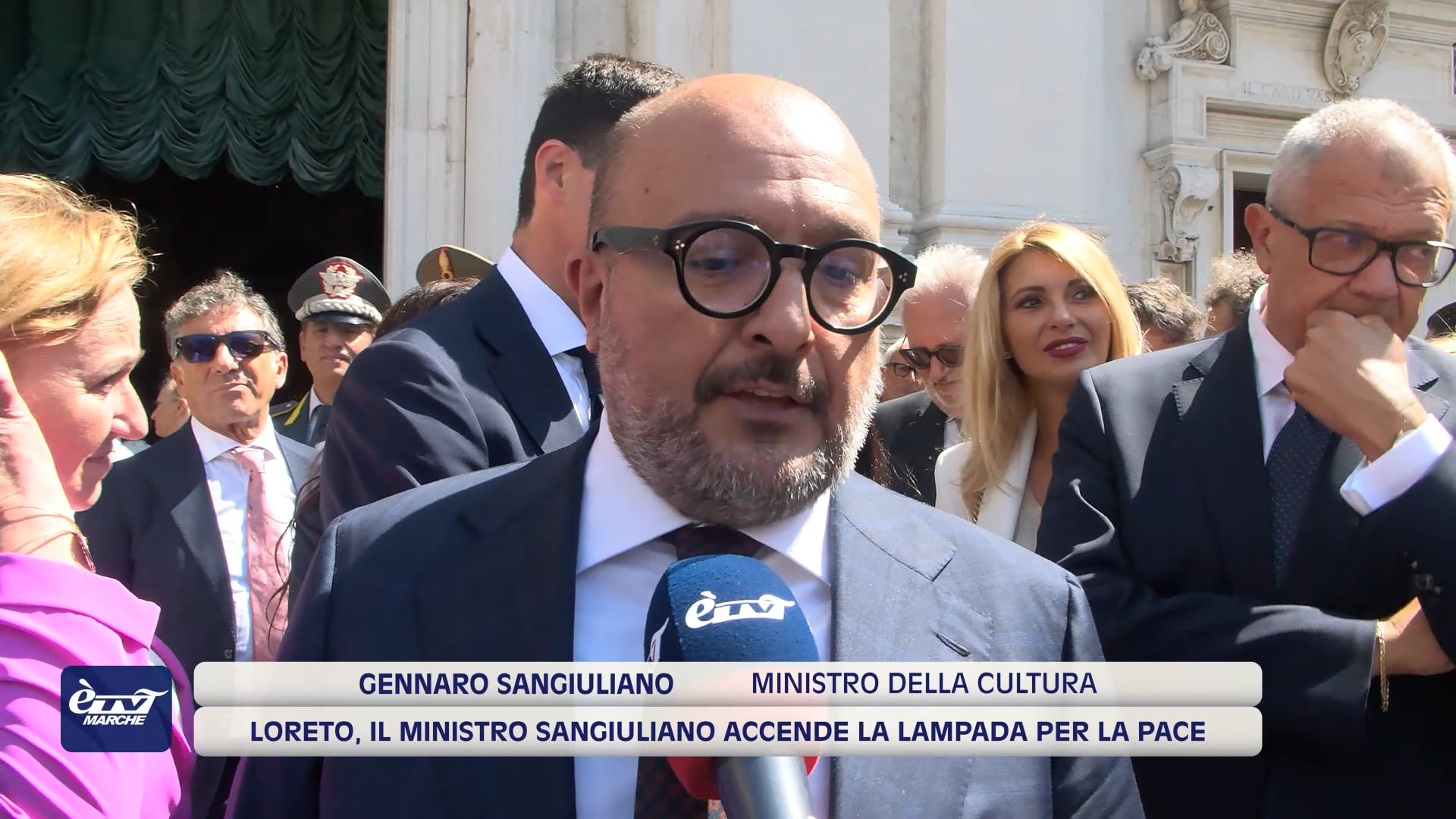 Loreto, il Ministro Sangiuliano accende la lampada per la pace - VIDEO