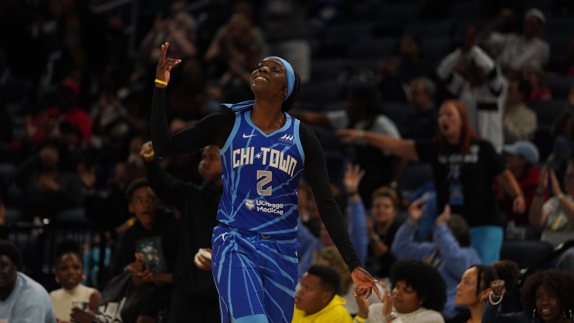Highlights: Sky clinch playoff spot with win over Lynx