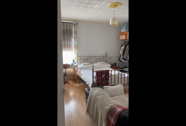 Massive room with mini living room  Main Photo