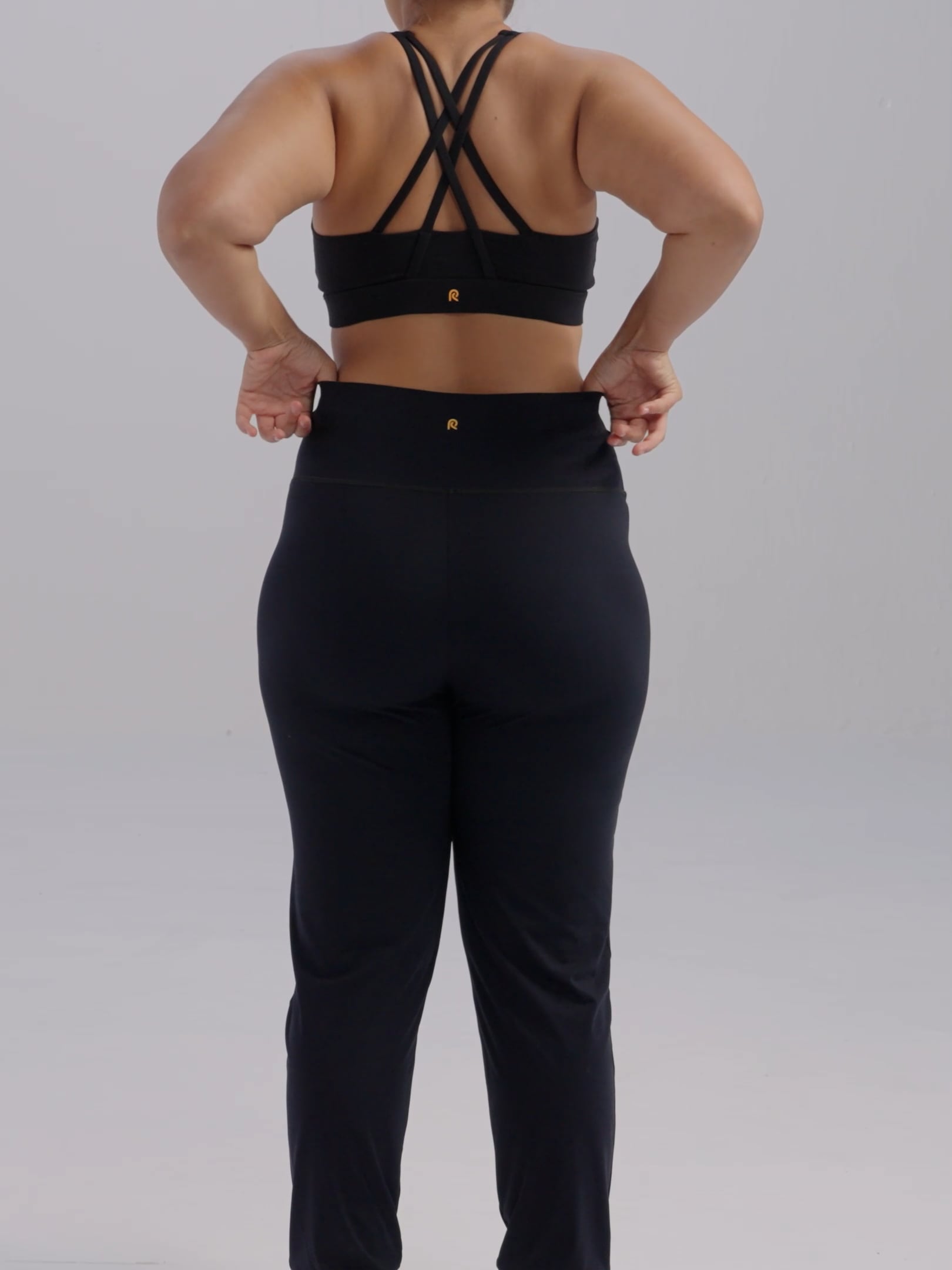 מכנסיים ארוכים עם חגורה מחטבת מבד petra