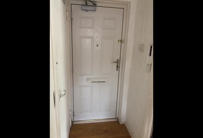Lovely Double Bedroom in Spacious Flat,  Main Photo