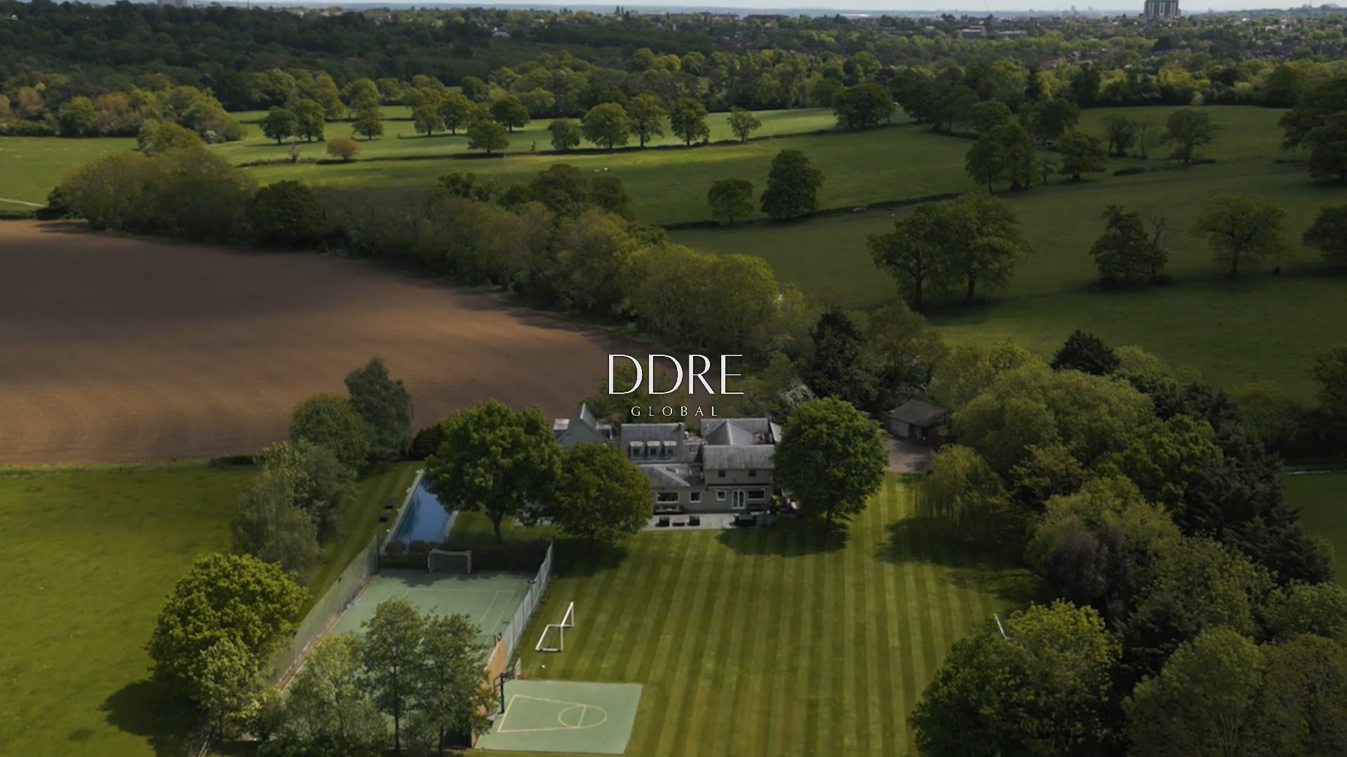 Folly Farm, London, NW7 | Luxury Real-Estate Property Video