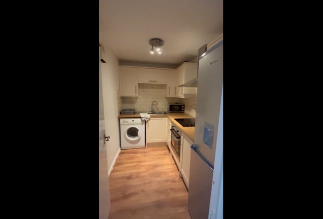 Recently decorated 2 bedroom flat S Bermondsey stn Main Photo