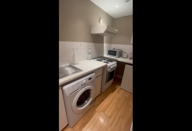 Spacious one bed flat located at heart of Balham Main Photo