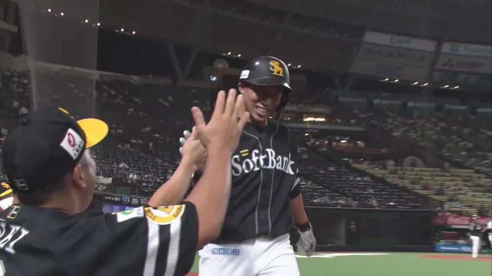 【9回表】溢れるパワーでライトスタンドへ!! ホークス・野村勇のソロホームラン!!  2023年9月13日 埼玉西武ライオンズ 対 福岡ソフトバンクホークス
