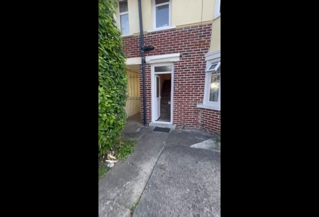 **Double Room with All Bills Included** Main Photo