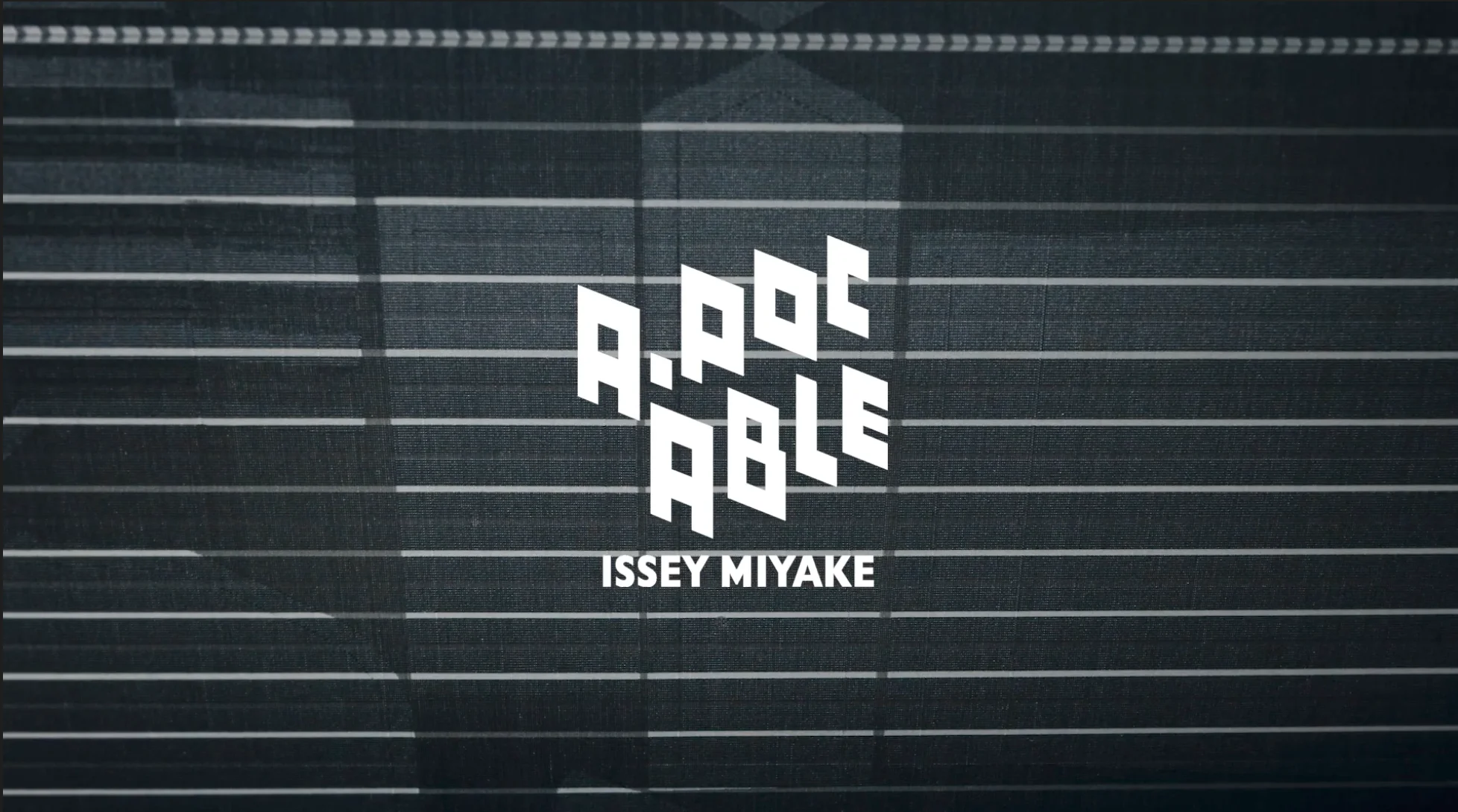 イッセイミヤケのアンサンブル ISSEY MIYAKE - イッセイミヤケ 素敵なシフォンアンサンブル未