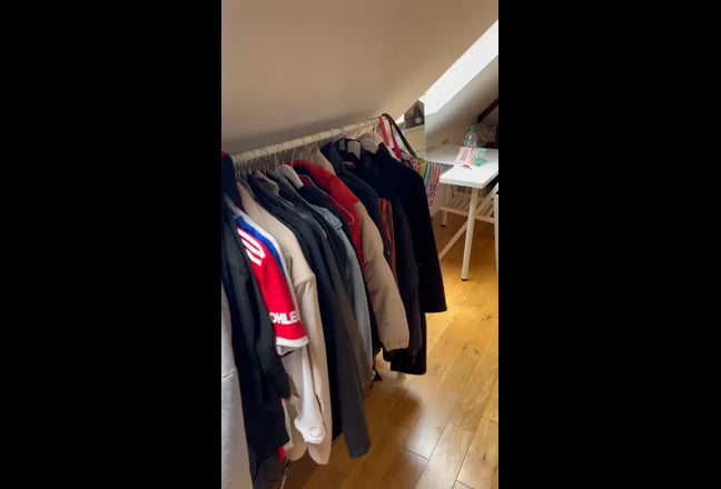 Big room , all bills, tube, car/bike park, cleaner Main Photo