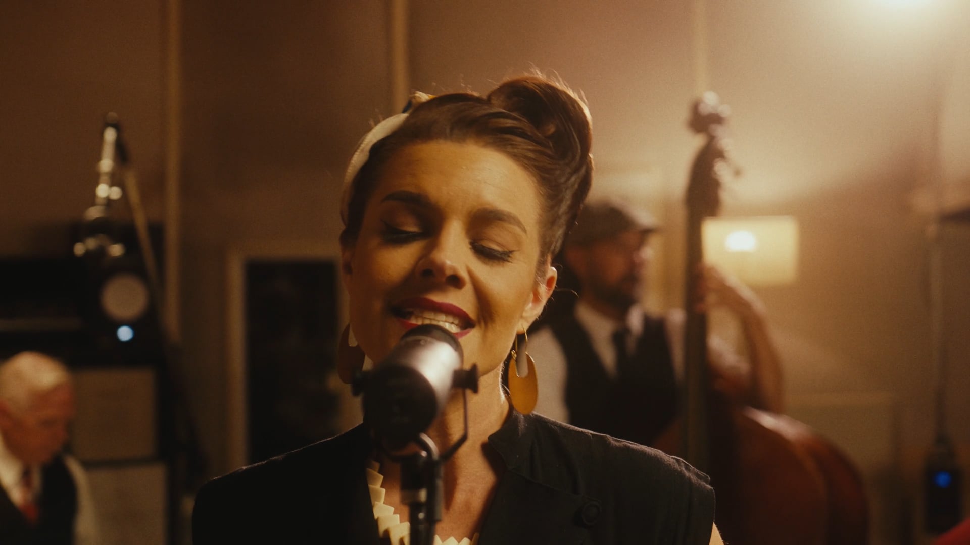 Comes Love - Cosmo Alleycats