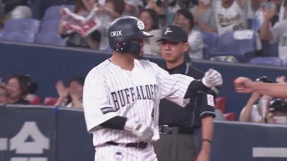 【3回裏】鋭く振り抜いた!! バファローズ・森友哉 同点の2点タイムリーヒット!!  2023年9月17日 オリックス・バファローズ 対 東北楽天ゴールデンイーグルス