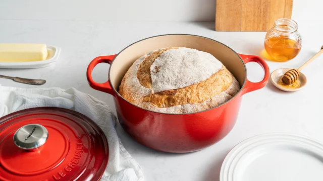 On a testé la nouvelle cocotte à pain Le Creuset© qui promet d'avoir un  pain comme en boulangerie