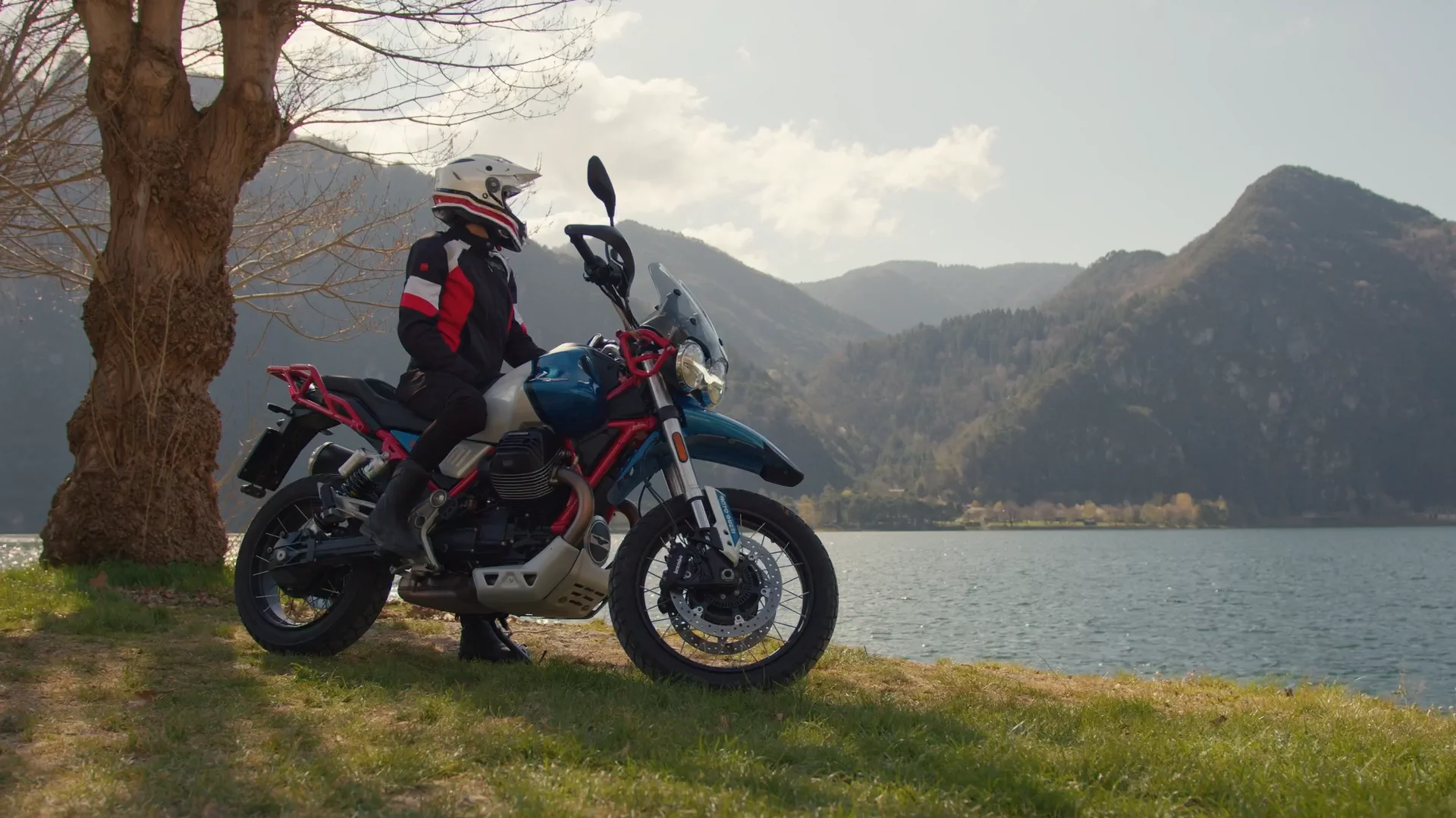 Moto Guzzi V85 TT Evocative Graphics 850: price, consumption, colors