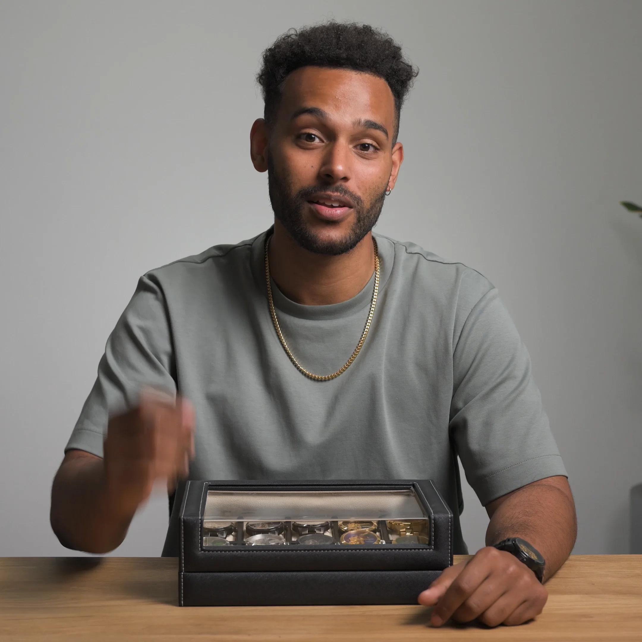 オッジィムータ ULTIMATE 81 EX 1981年発売当時の特徴的なデザインを継承し