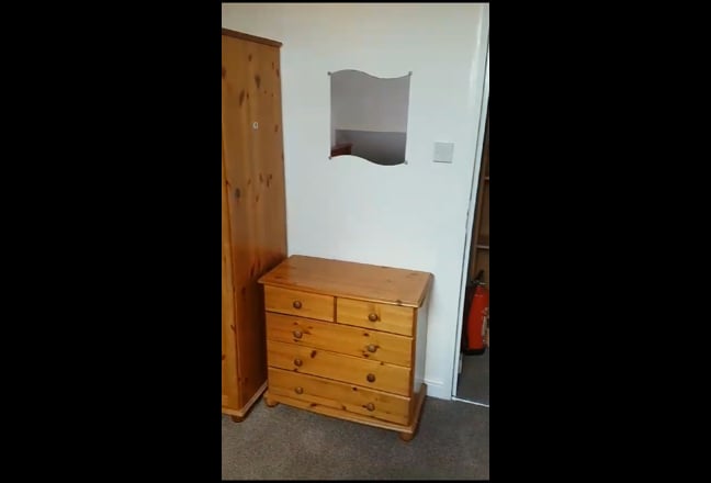 A double room in attic is available now s10 Main Photo
