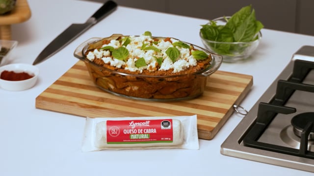 Berenjenas con Picadillo y Queso de Cabra