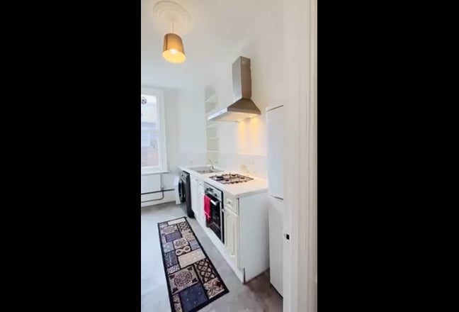 Stunning 2 Bedroom Apartment in Earls Court, SW5 Main Photo