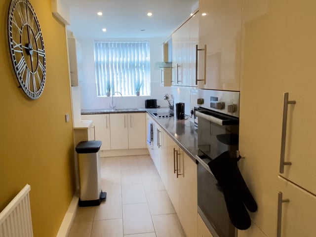 5 bed recently refurbished HMO house L7, bills inc Main Photo