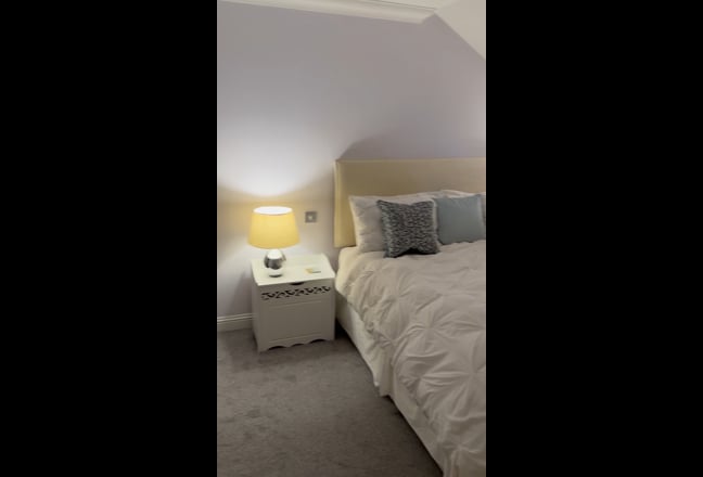 Luxury Penthouse King Room w/ En-suite & Parking Main Photo